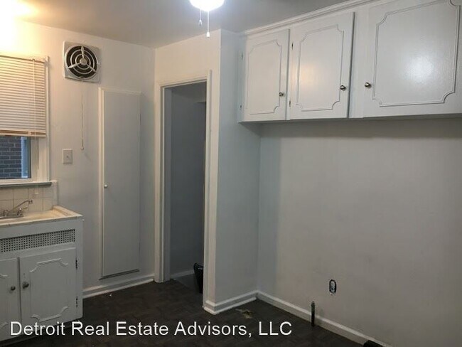 Building Photo - 3 br, 1 bath House - 6324 Farmbrook
