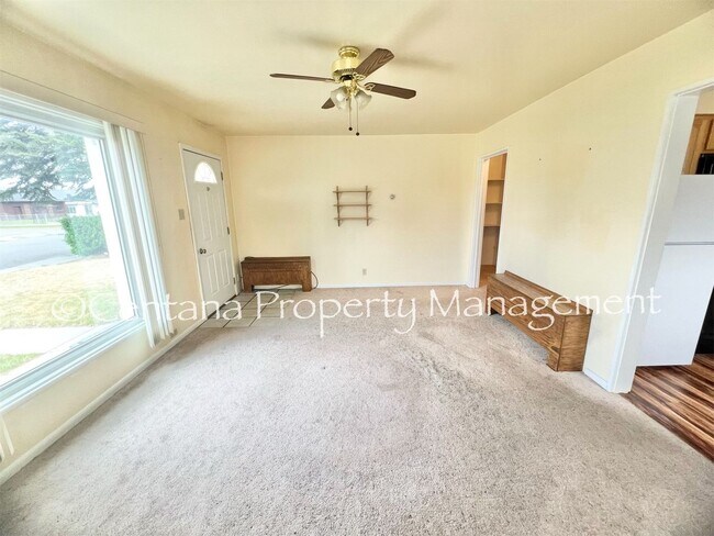 Foto del edificio - RARE FIND- Available 4 bedroom 1 1/2 bathr...