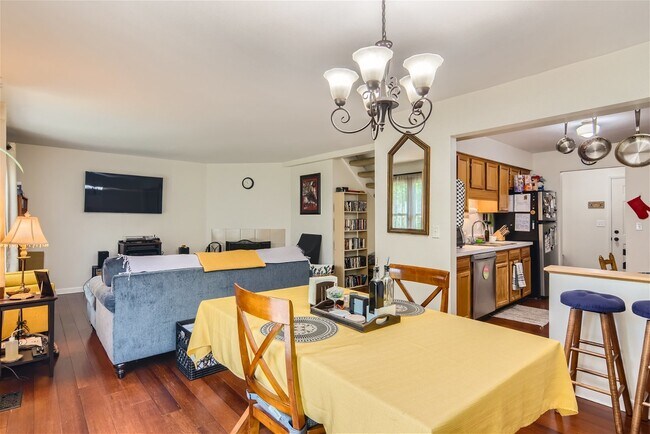 Building Photo - 1514 Hazelwood Ct