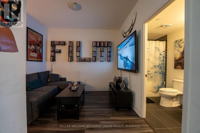 Building Photo - 859 The Queensway