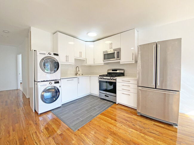 Building Photo - 166 Halsey St