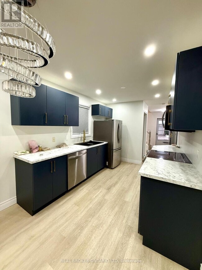 Building Photo - 10 Chalkstone Dr