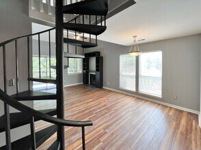 Building Photo - 2509 Stockbridge Dr