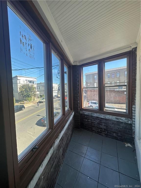Foto del edificio - 2375 Barnum Ave