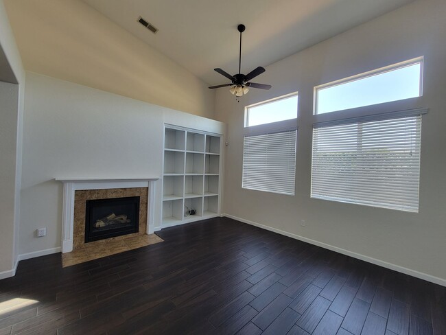 Foto del edificio - Beautiful 2 bedroom 2.5 bath home in Avalon Gated Community!!