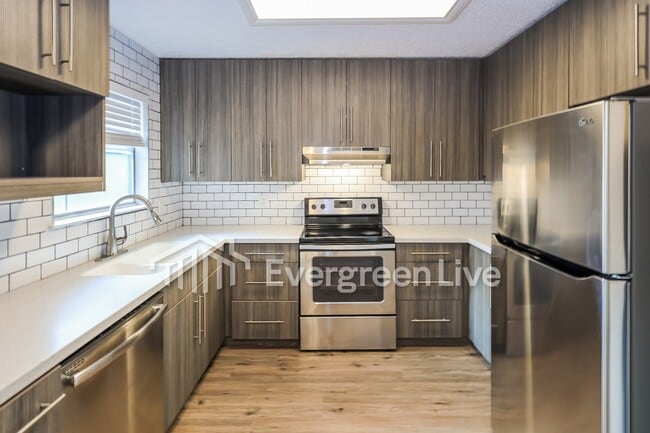 Building Photo - 5930 Cliff Valley Dr