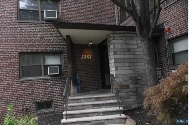 Primary Photo - 3081 Edwin Ave