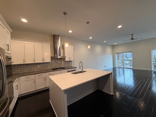 Foto del edificio - Beautiful Modern Home in Nashville Near the Fairgrounds