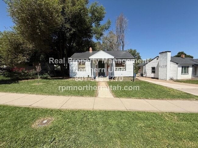 Building Photo - Lovely 4 Bedroom  2 Bath House Available i...