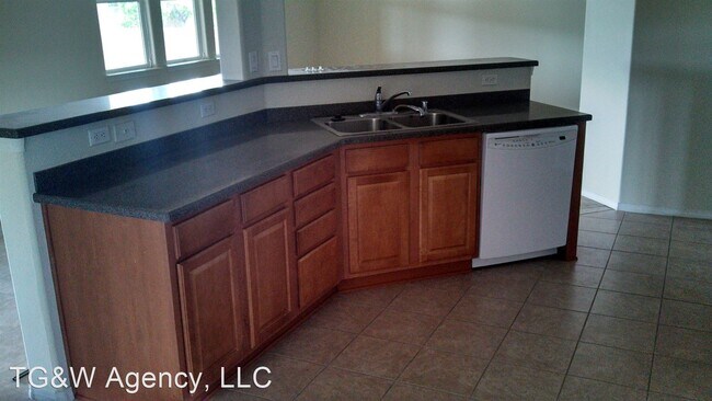 Building Photo - 3 br, 2.5 bath House - 10324 Mogollon Dr.  NW