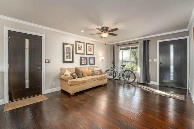 Foto del edificio - Executive Rental w/River Views from Every ...
