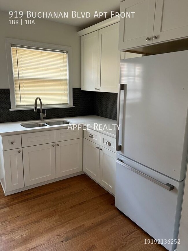 Foto del edificio - 919 Buchanan Blvd - Apt FRONT - Available ...