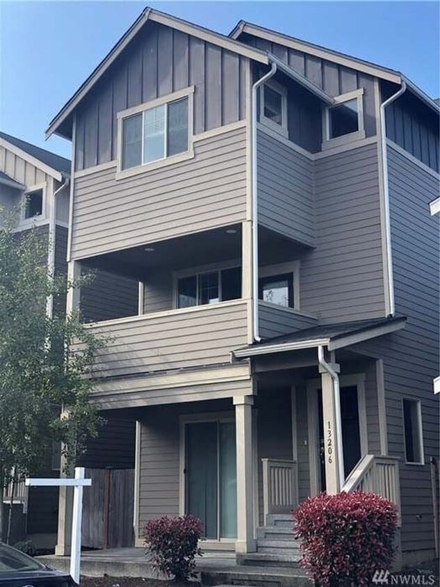 Primary Photo - 4 bed with separated living area