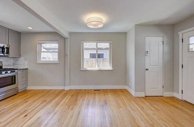 Foto del edificio - 5190 E 33rd Ave