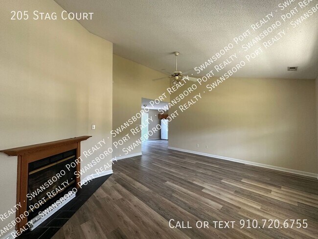 Building Photo - 205 Stag Ct