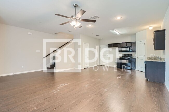 Building Photo - 1316 Lakecrest Ln