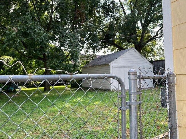 Large backyard - 2291 Monroe Ave Apartments