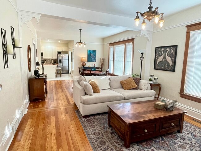 Photo - 348 Collyer St House