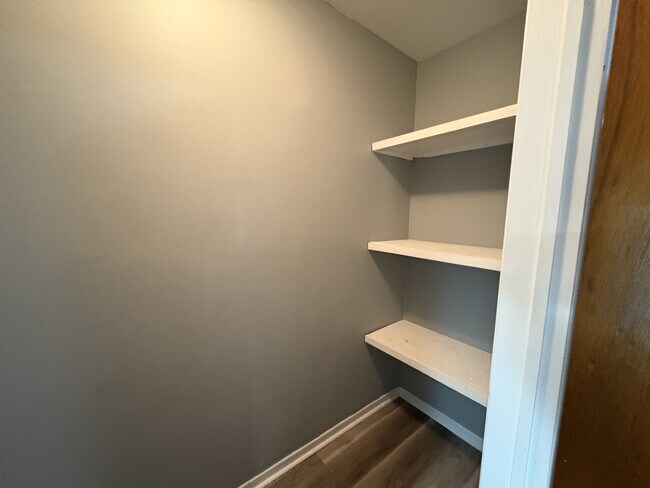 Building Photo - 37 Dobbin St