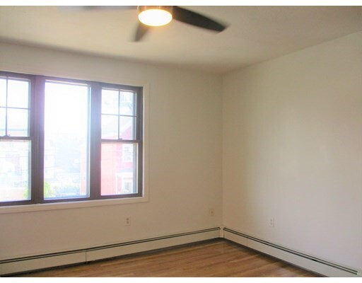 Building Photo - 82 Chestnut St