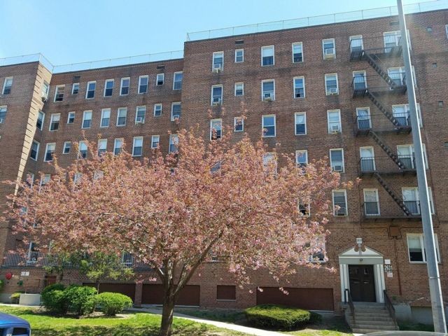 Foto principal - 621 Avenue Z