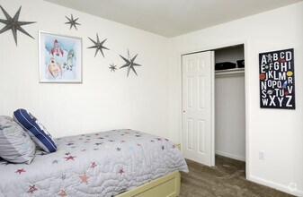 2BR, 1BA - 801 SF - Oakridge Manor Apartments