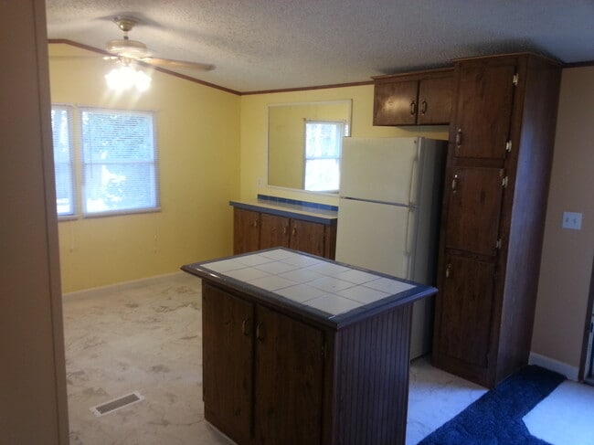 Building Photo - 815 Clutts Rd