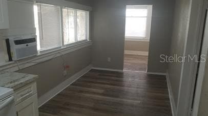 Building Photo - 318 E Tarpon Ave