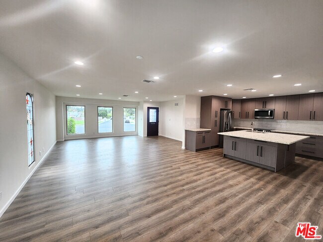 Building Photo - 19631 Bryant St