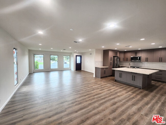 Foto del edificio - 19631 Bryant St