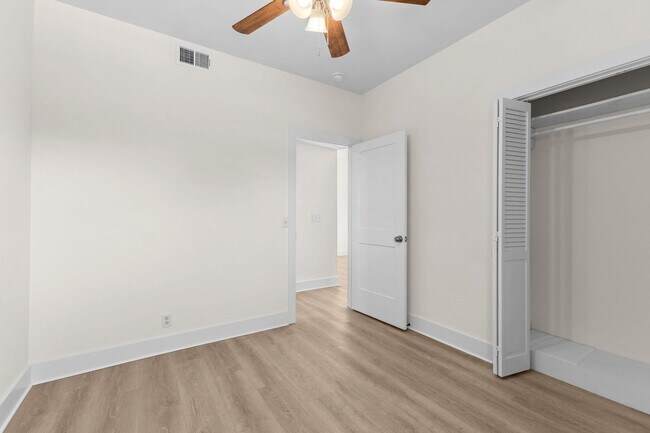 Foto del edificio - AVAILABLE NOW. 3 BED 1 BATH. IDEAL LOCATION IN BELLEVUE. CLOSE TO EVERYTHING WEST NASHVILLE. NEWL...