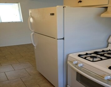 Kitchen - 6390 Hummingbird St