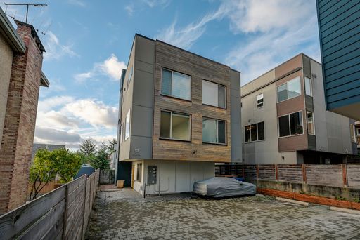 Building Photo - Stunning Modern 2 Bedroom Townhome in Ballard! AVAILABLE January 10th!