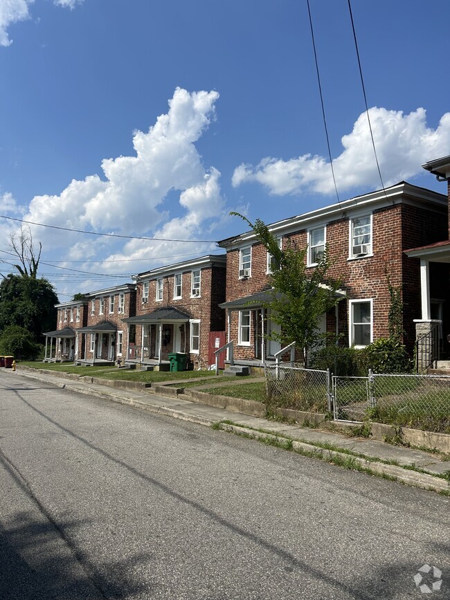 Building Photo - 701-1 Harding St