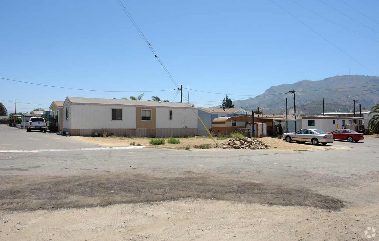 Building Photo - Pepper Tree Trailor Park