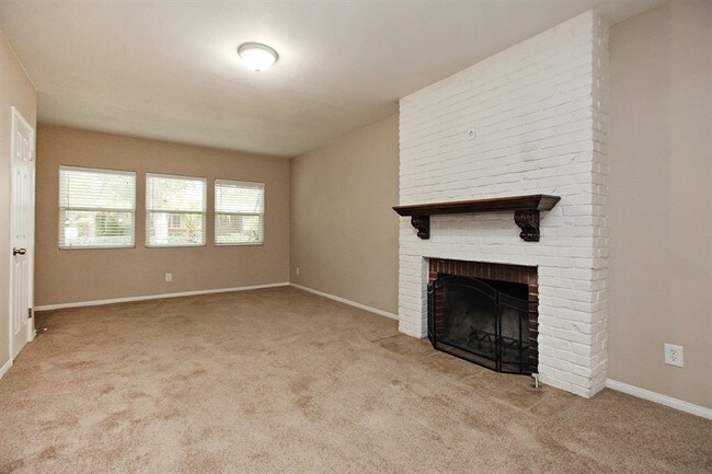 Foto del edificio - 745 E 23rd St