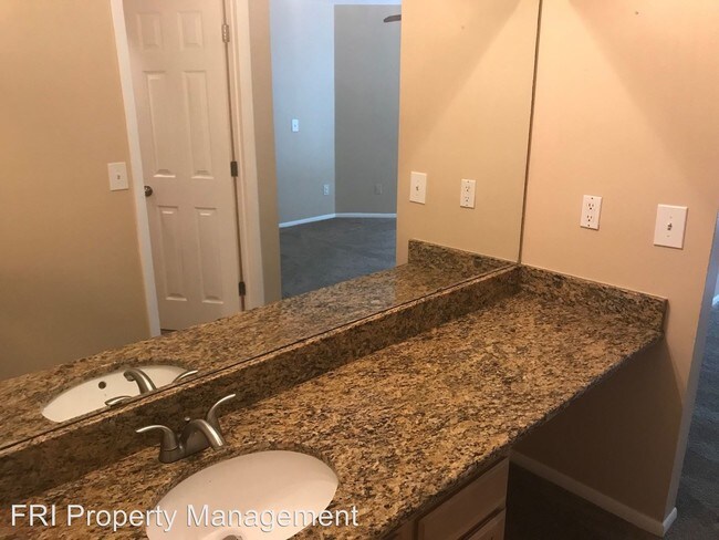 Building Photo - 494 N Pin Oak Pl