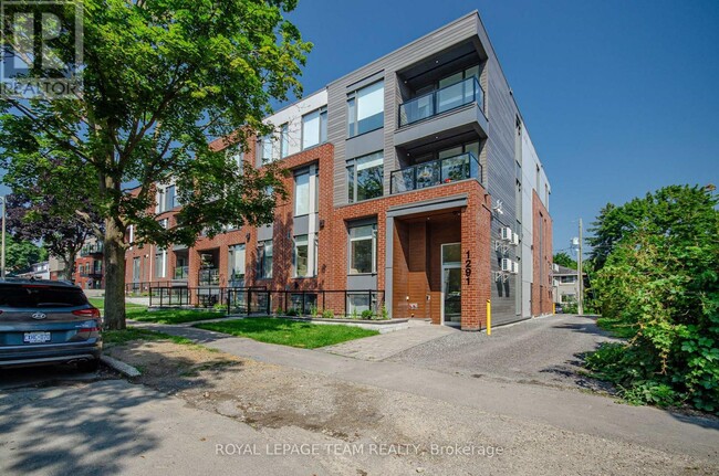 Building Photo - 1291 Summerville Ave