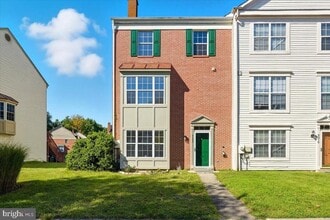 Building Photo - 9208 Fairlane Pl