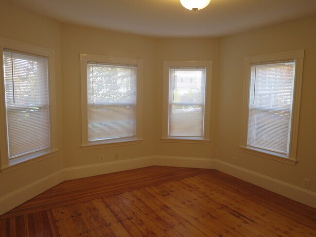 Building Photo - 47 Charnwood Rd