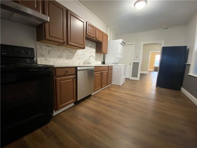 Foto del edificio - Charming three-bedroom row house available for rent in the desirable Nazareth