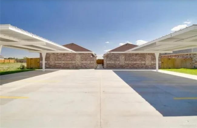 Building Photo - 808 W Sunset Valley St