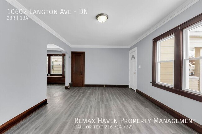 Foto del edificio - 10602 Langton Ave