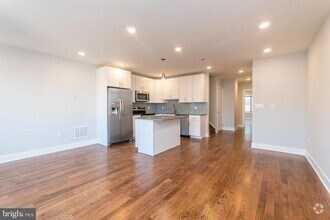 Building Photo - 812 N Uber St
