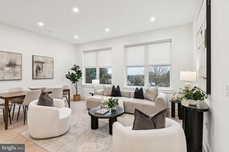 Building Photo - 30 W Allens Ln