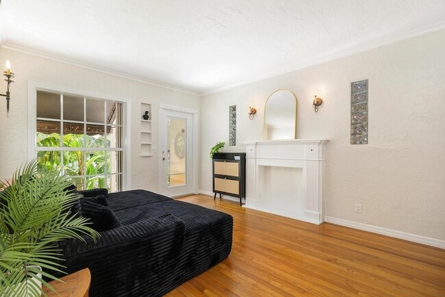 Photo - 341 Nottingham Blvd House