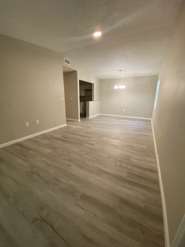 Building Photo - Deena Way Apartments 37-43