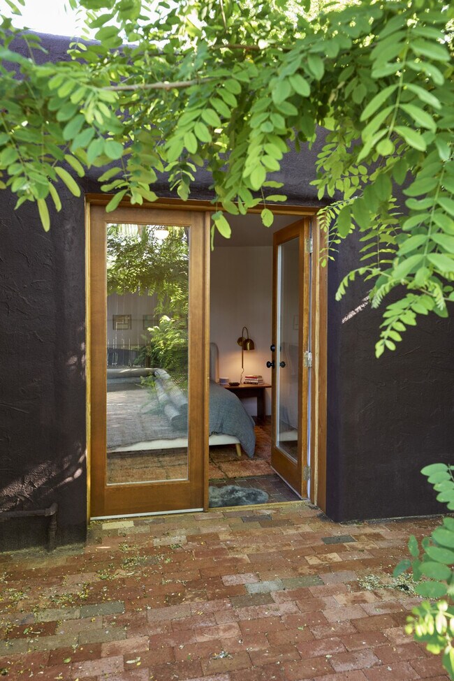 Foto del edificio - 2861 Agua Fria St