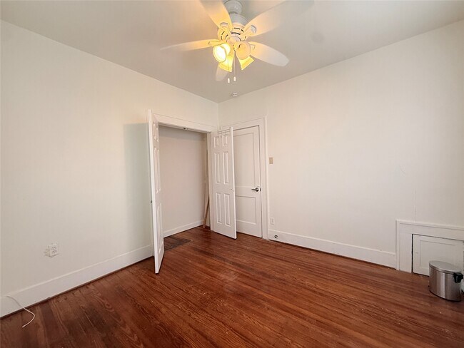 Foto del edificio - 1201 W Gray St