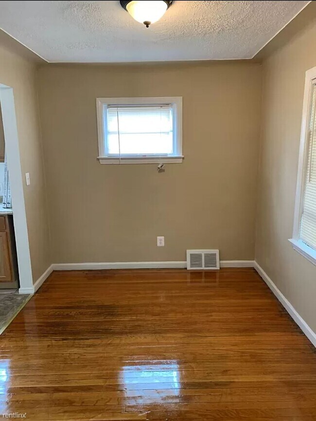 Building Photo - 3 br, 1.5 bath House - 15420 Fielding St